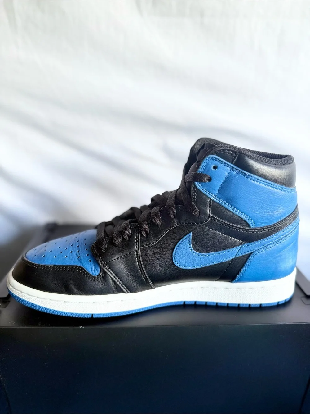 AUTHENTIC Jordan 1 Retro High OG Royal size 10 555088-007 2017 PRE-OWNED